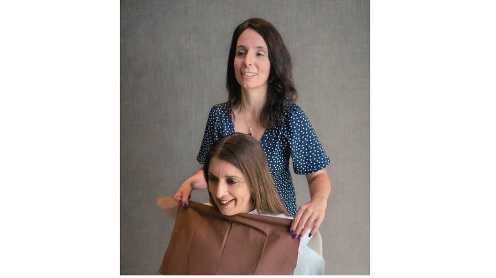 Maria performing an in-person colour analysis draping session in Oxfordshire